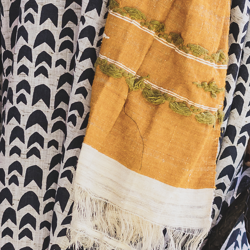 Wrap mustard and olive detail